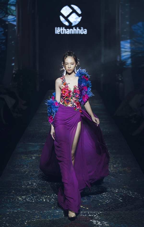 [-]Hoa[-]hậu[-]Đặng[-]Thu[-]Thảo[-]trình[-]diễn[-]catwalk
